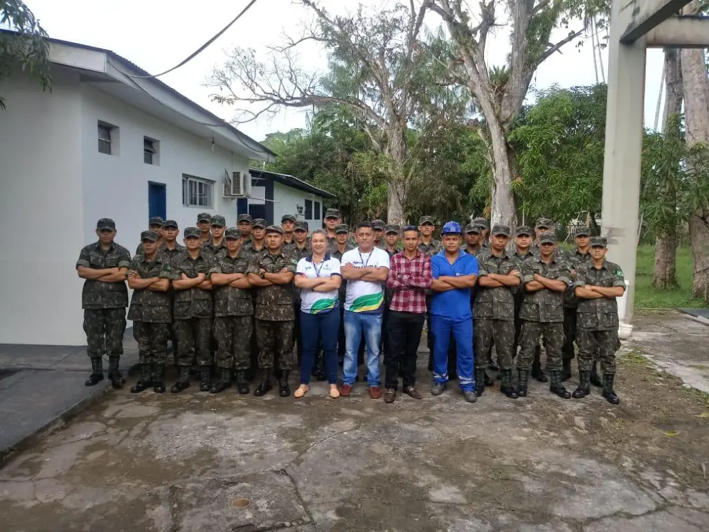 Cosama Carauari visita exercito